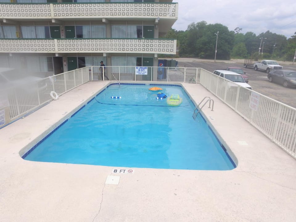Swimming pool, Swimming pool