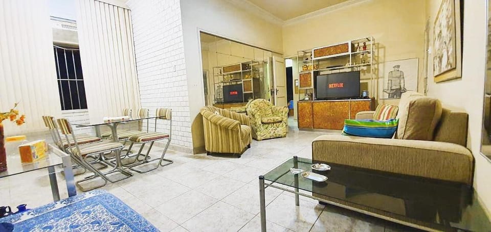 Communal lounge/ TV room, Living room, Seating area