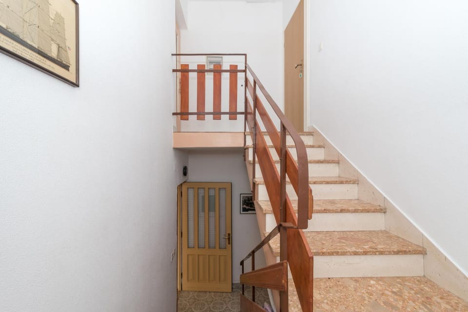 Location, children, Family