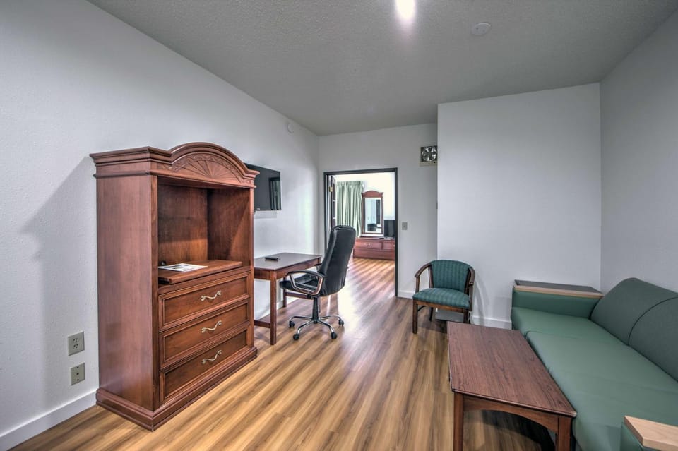 Photo of the whole room, Seating area, On site