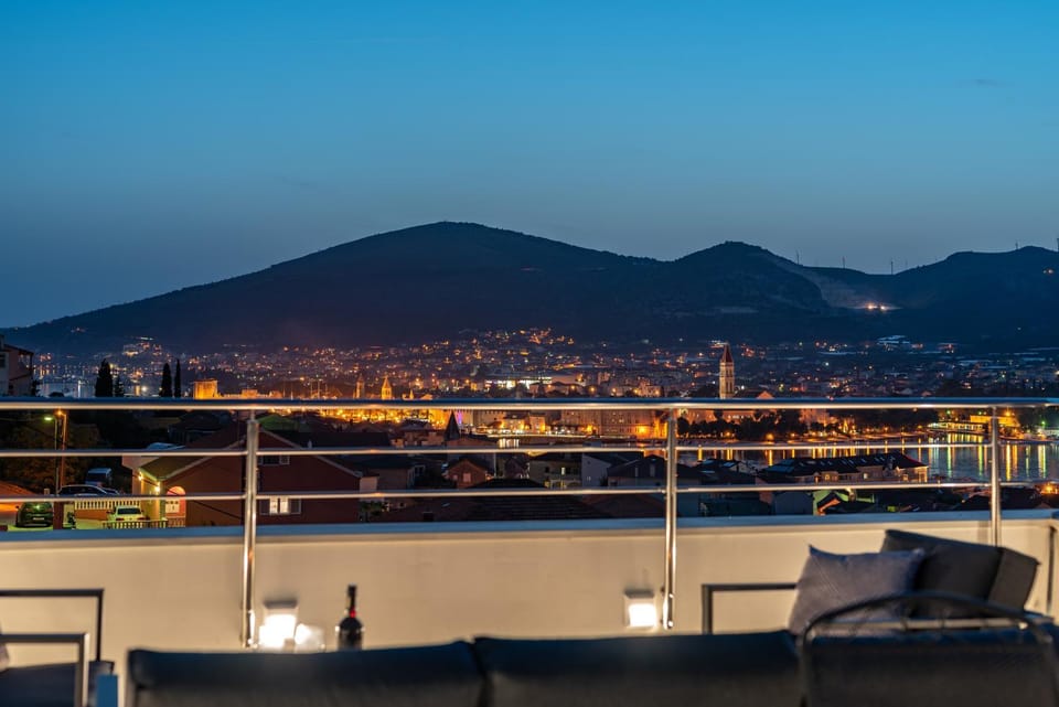 Balcony/Terrace, City view, Garden view, Landmark view, Mountain view, Sea view, Street view