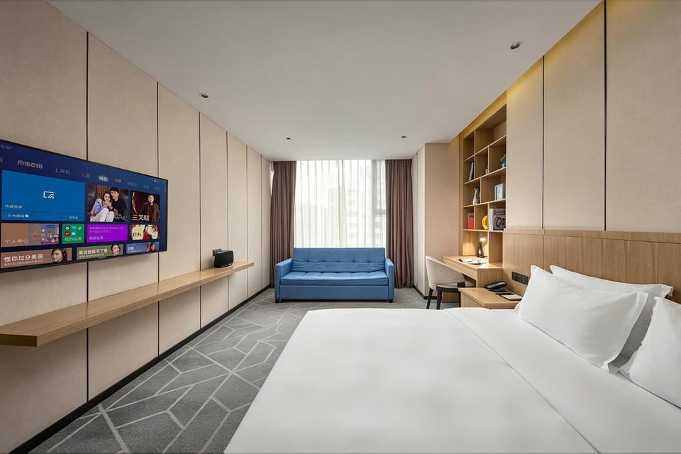 Communal lounge/ TV room, Bed, TV and multimedia, Living room, Photo of the whole room, Seating area, Bedroom
