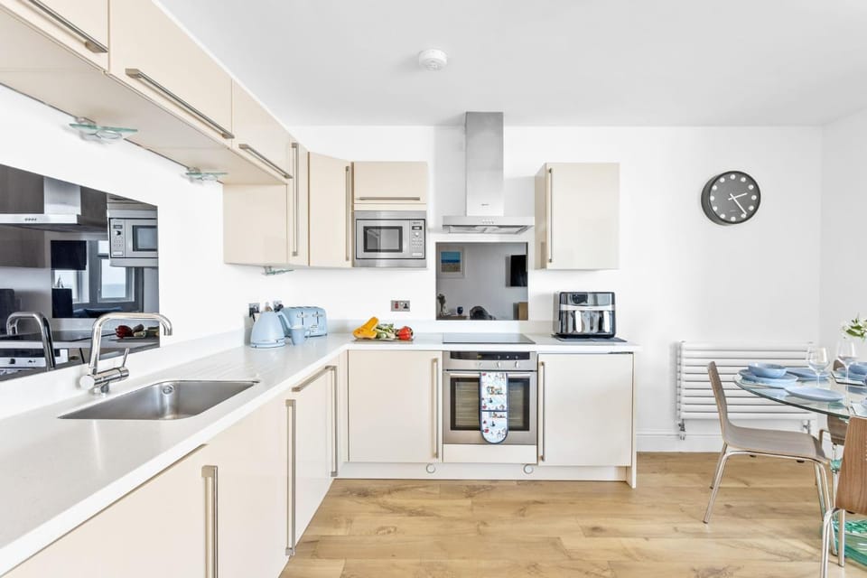 Coffee/tea facilities, Kitchen or kitchenette, Dining area, oven, pet friendly, stove, toaster