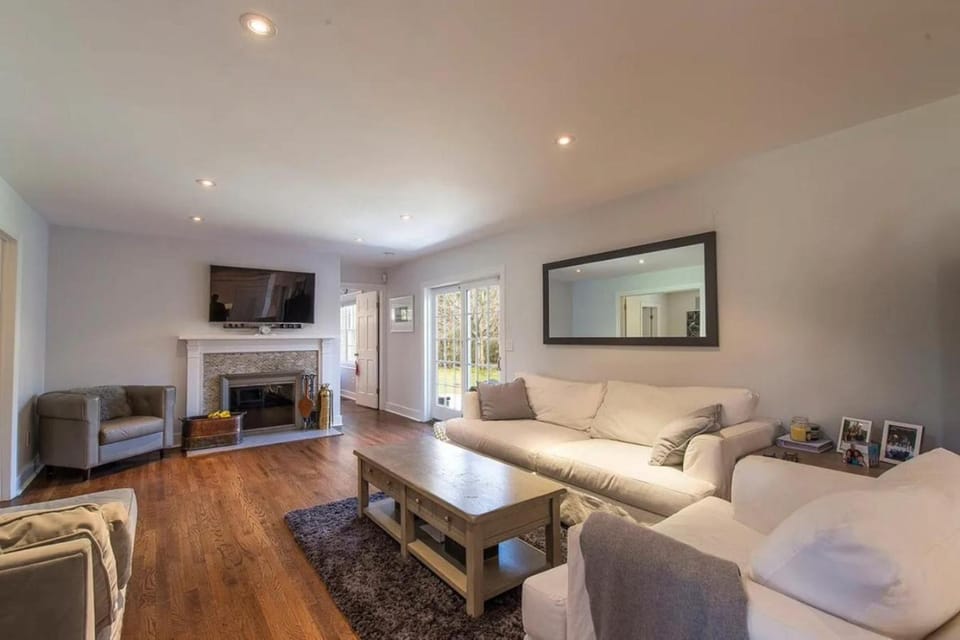 Communal lounge/ TV room, TV and multimedia, Living room, Seating area