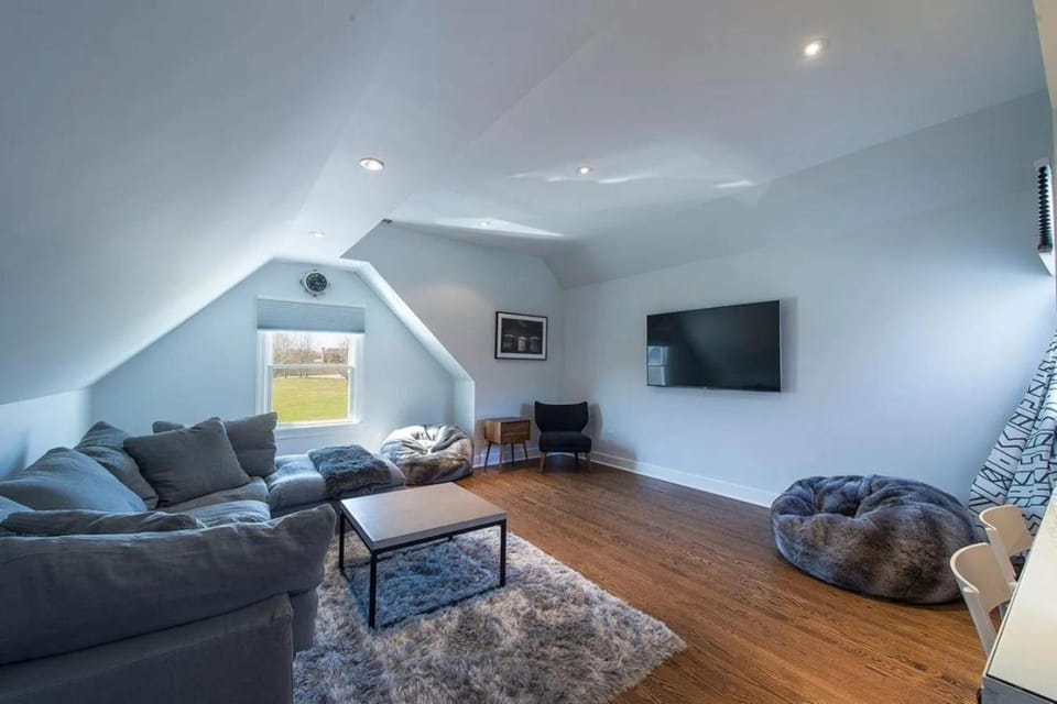 Communal lounge/ TV room, TV and multimedia, Living room
