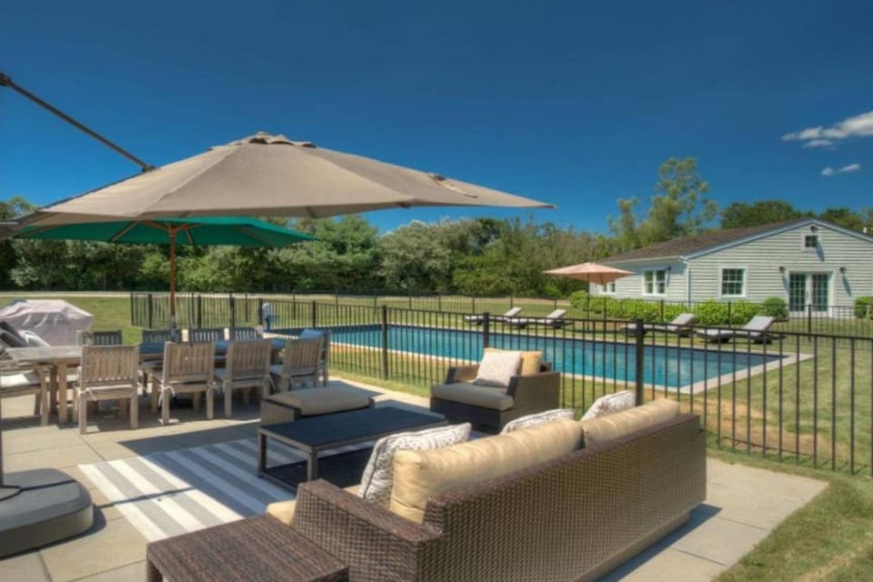 Day, Natural landscape, Garden view, Swimming pool, sunbed