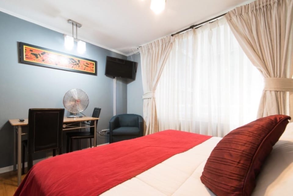 Bed, TV and multimedia, Living room, Photo of the whole room, Seating area, Bedroom