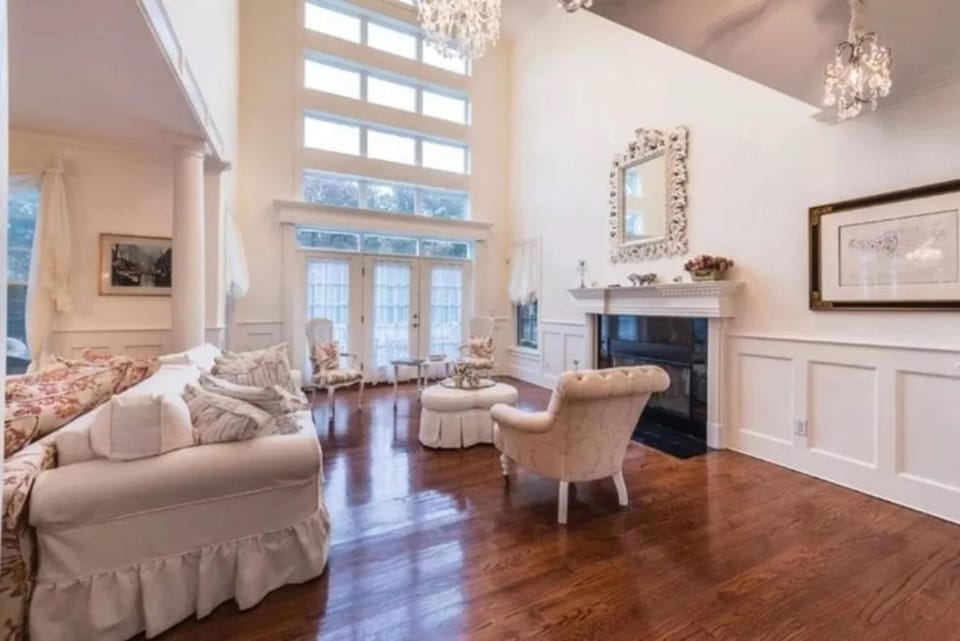 Living room, Seating area, fireplace