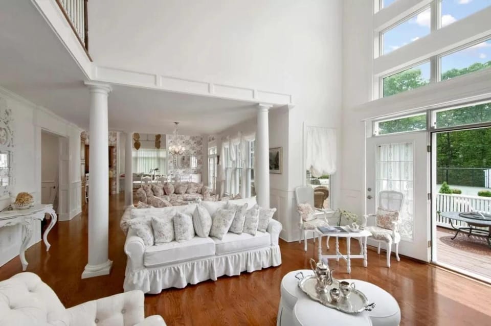 View (from property/room), Living room, Seating area