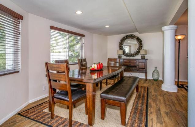 Seating area, Dining area