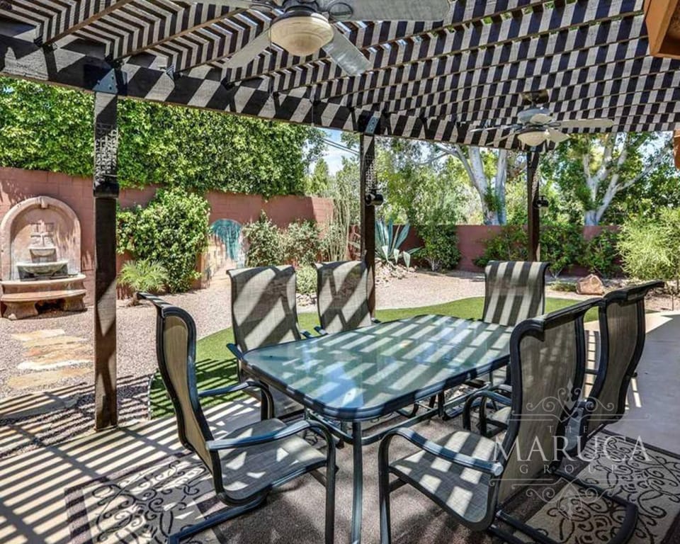 Day, Garden, Seating area, Dining area, Garden view