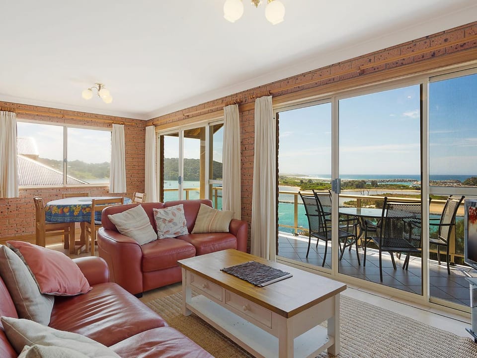 Grand Pacific 1 Unit 3 - First Floor Apartment in Narooma