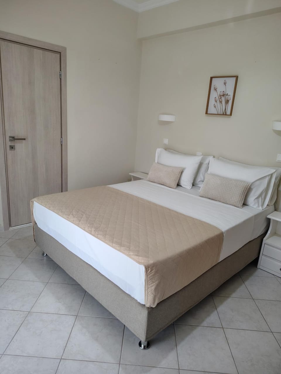 Bed, Photo of the whole room