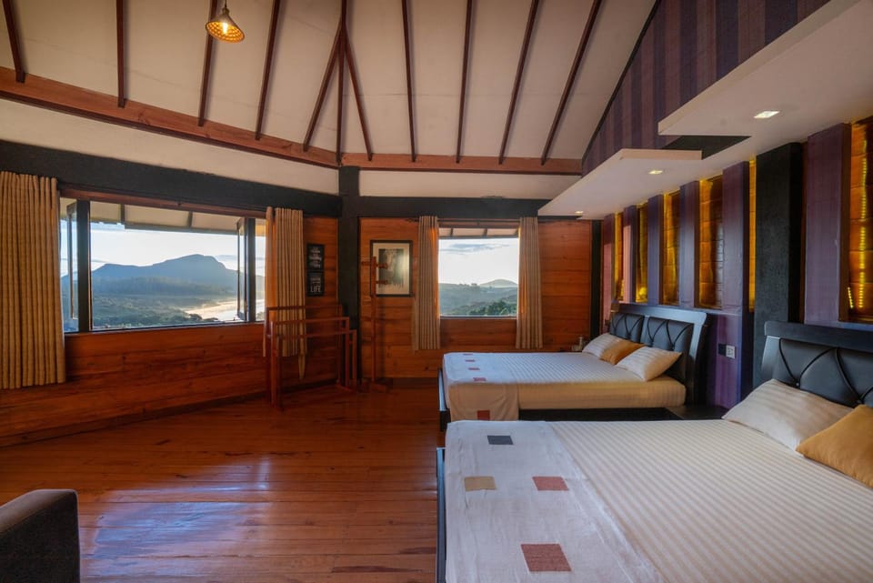 Photo of the whole room, Bedroom, Mountain view