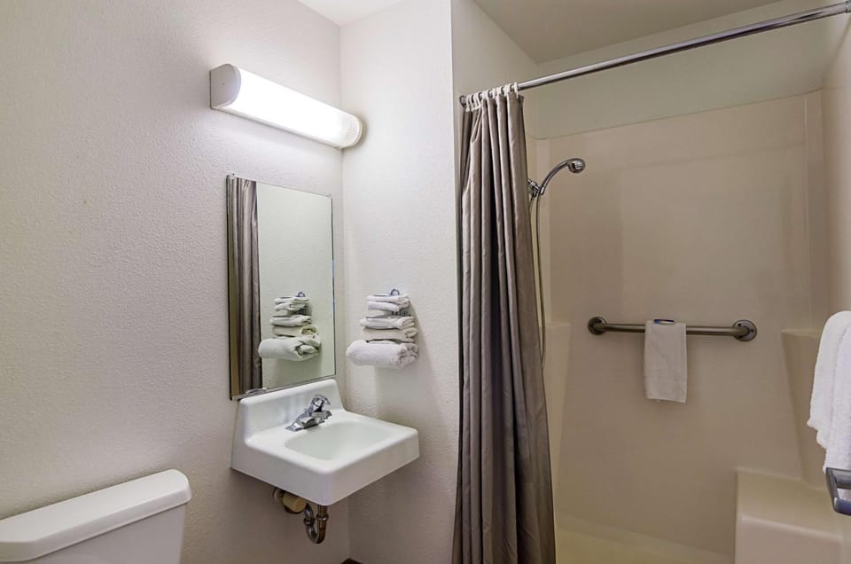 Shower, Toilet, Bathroom, Photo of the whole room, On site