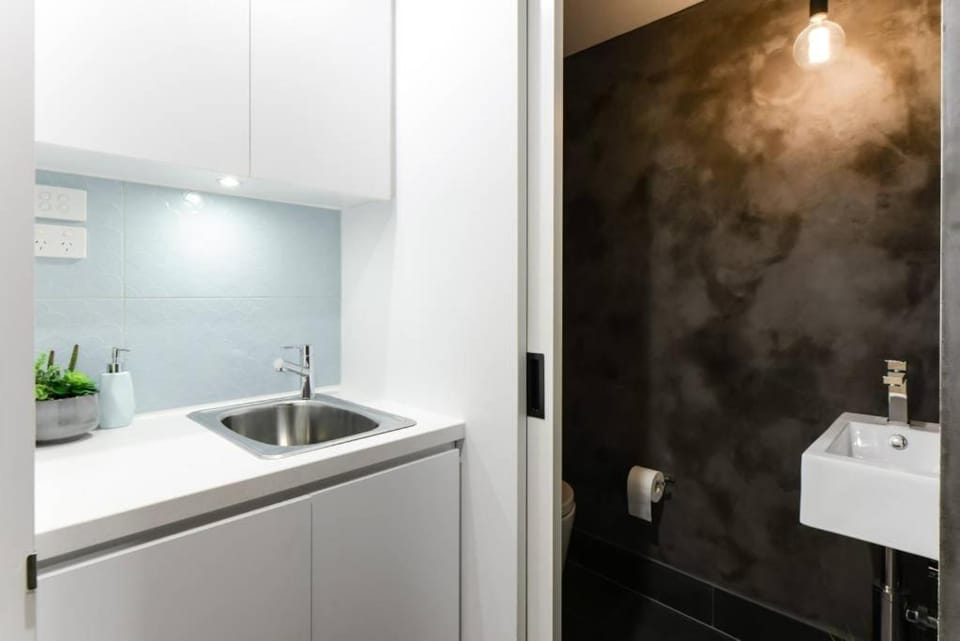 Spacious Designer Warehouse Melbourne CBD Apartment Apartment in Melbourne