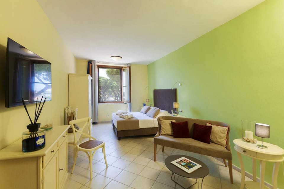 TV and multimedia, Photo of the whole room, Seating area