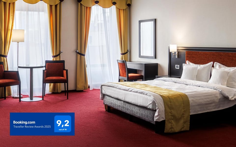 Bed, Photo of the whole room, Bedroom, Certificate/Award, towels