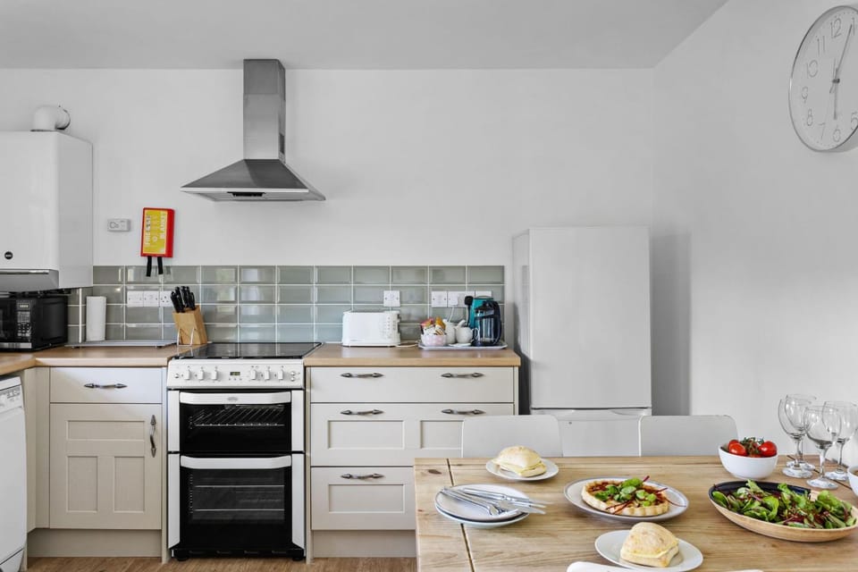 Coffee/tea facilities, Kitchen or kitchenette, pet friendly, stove