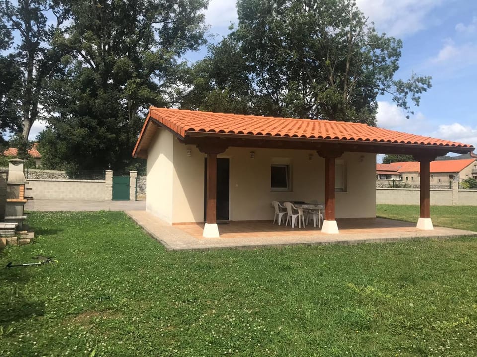 Casa individual barrio las escuelas House in Cantabria