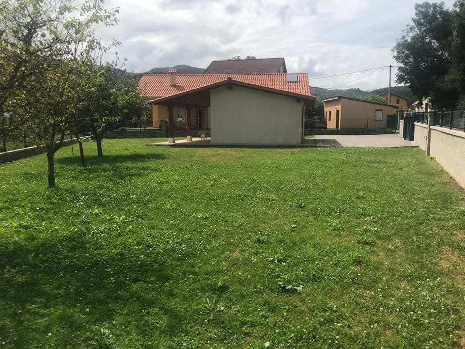 Casa individual barrio las escuelas House in Cantabria
