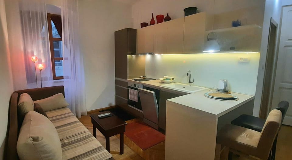 Kitchen or kitchenette, Living room