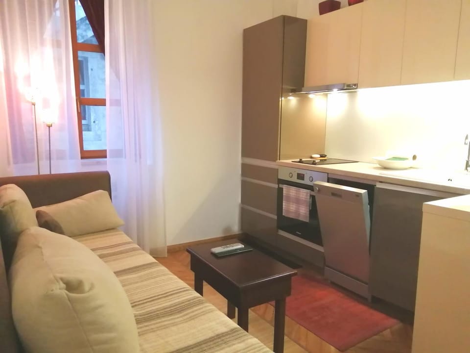 Kitchen or kitchenette, Living room