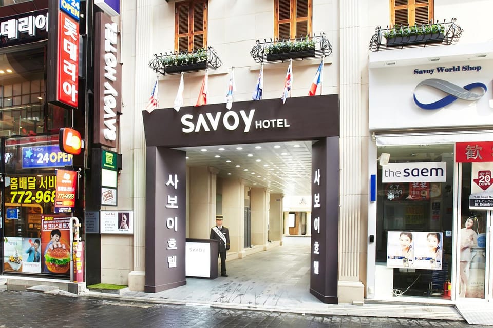 Facade/entrance