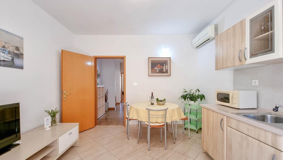 Apartment Maena Apartment in Novigrad