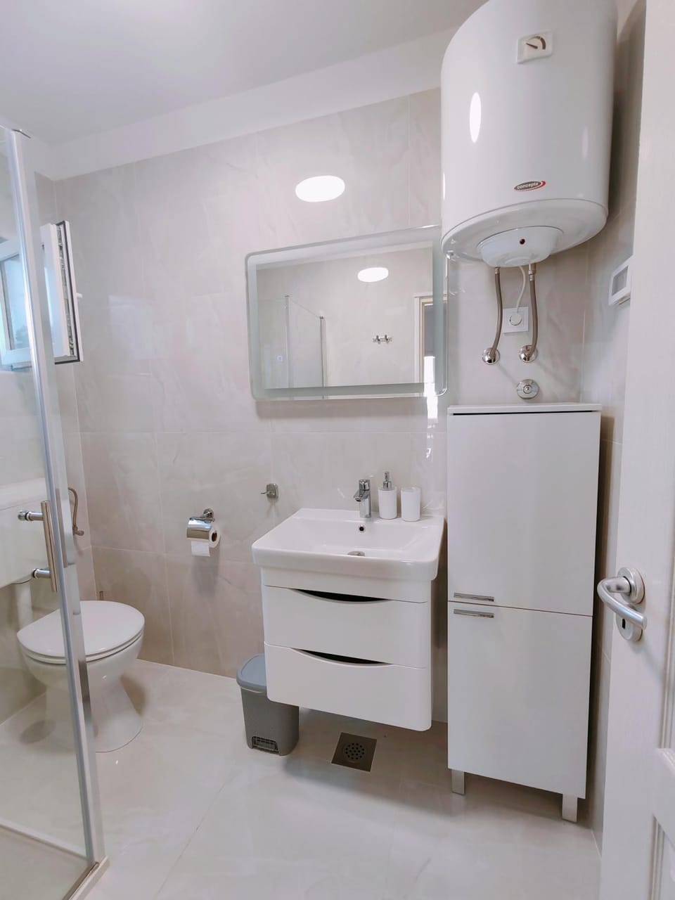 Shower, Toilet, Bathroom