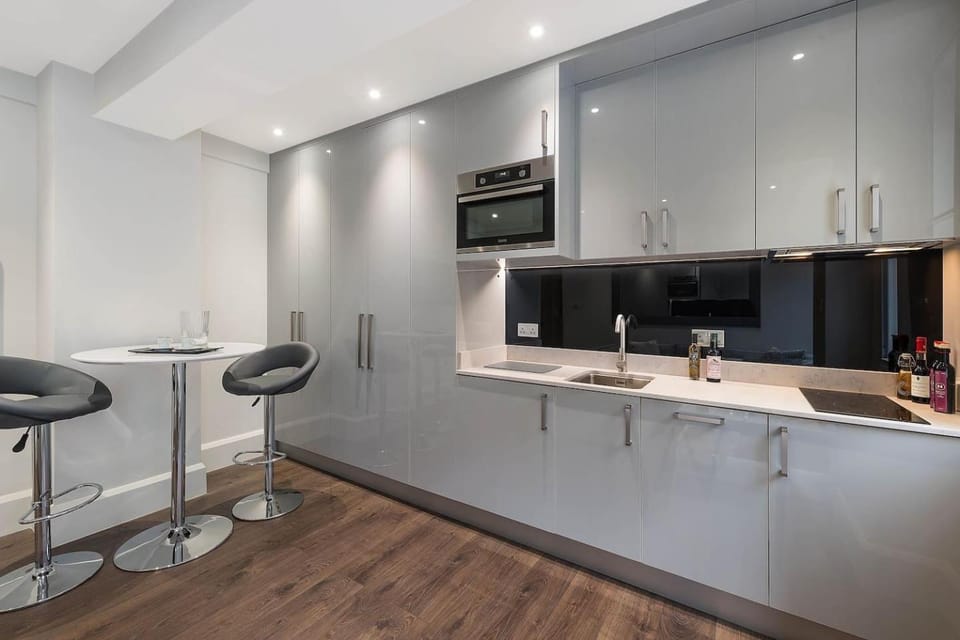 TV and multimedia, Coffee/tea facilities, Kitchen or kitchenette, Seating area, Dining area