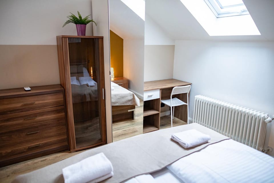 Bed, Photo of the whole room, Seating area, Bedroom