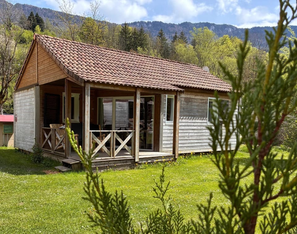 Le Valserine - Camping éco responsable Campground/ 
RV Resort in Haute-Savoie
