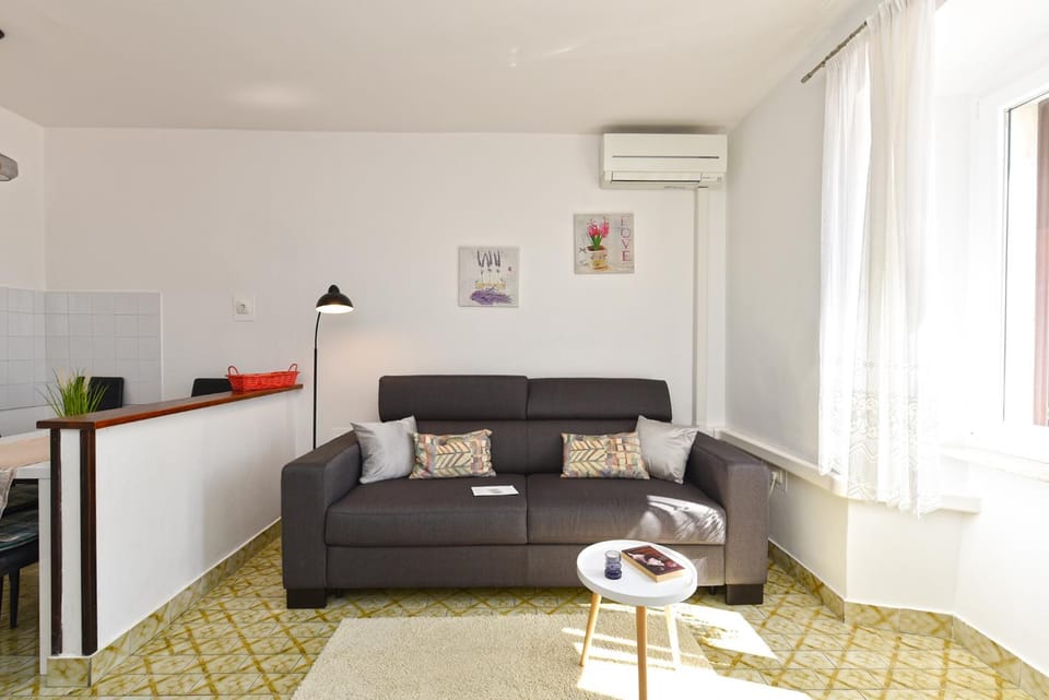 Apartment Riva Rabac 1825 Apartment in Istria County