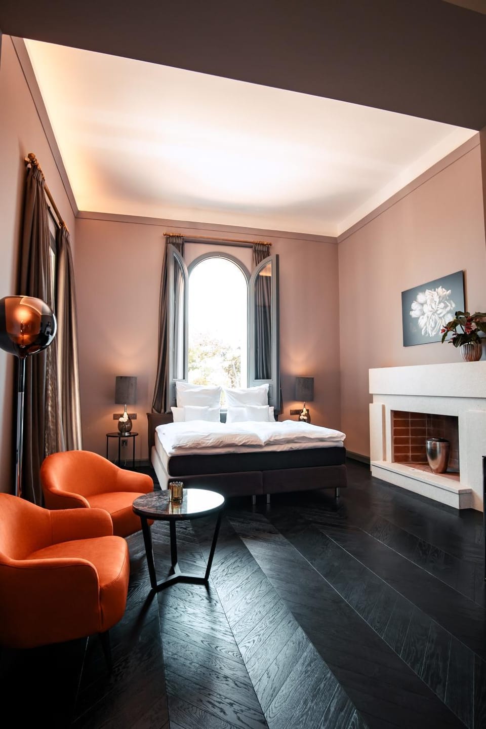 View (from property/room), Living room, Photo of the whole room, Decorative detail, Bedroom