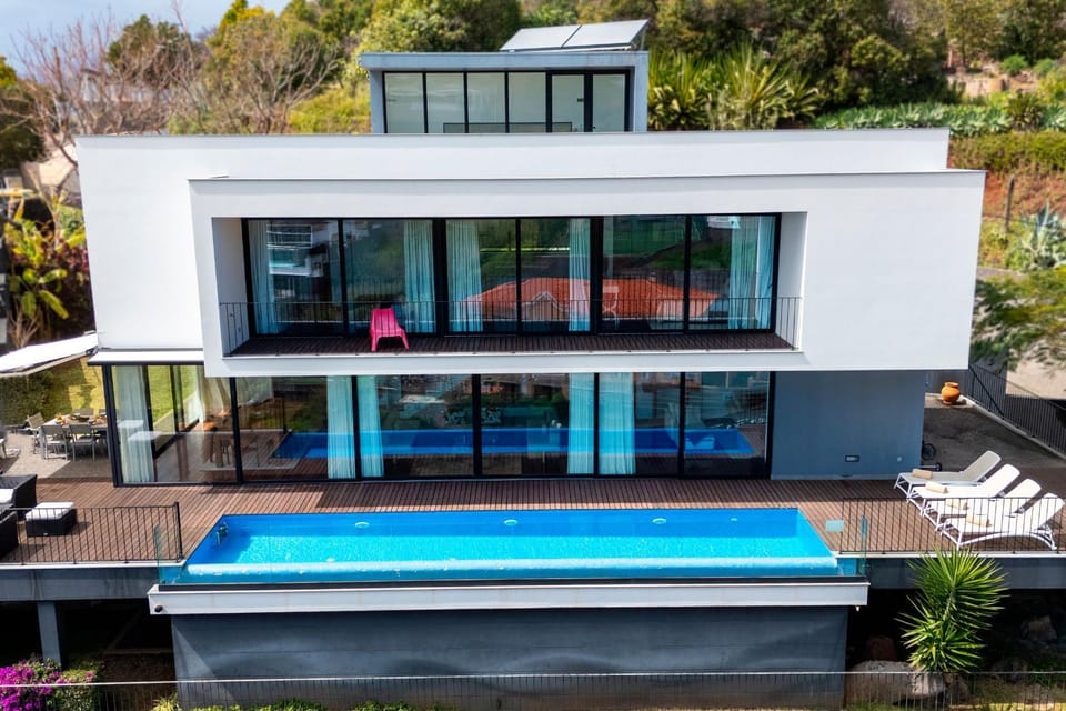 Ocean Sight - Infinity Pool Villa by LovelyStay Villa in Madeira District
