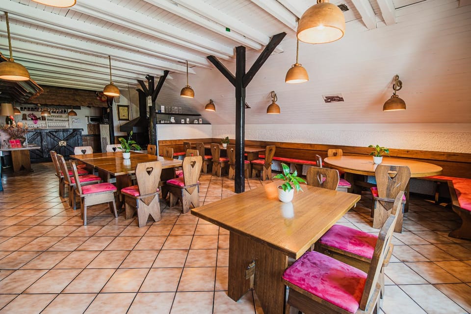 Food and drinks, Decorative detail, Dining area, Food