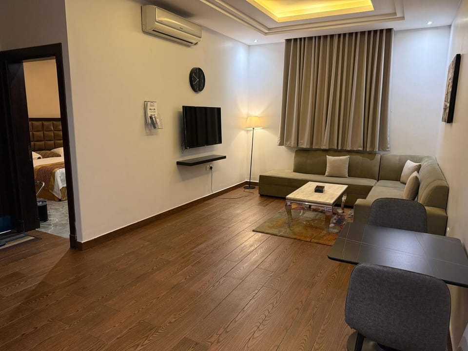 TV and multimedia, Living room, Photo of the whole room, Seating area, Dining area, air conditioner