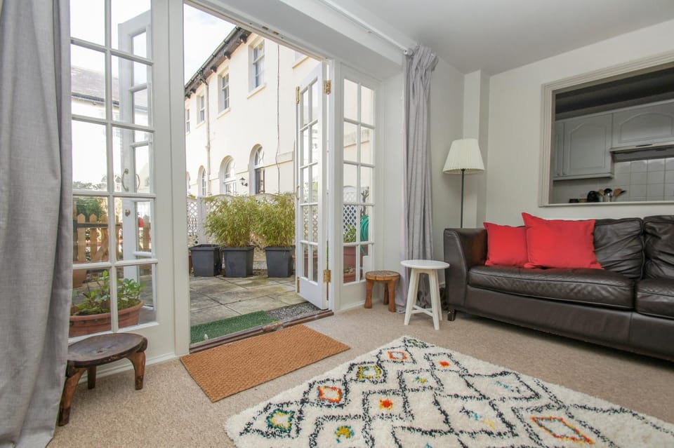 Patio, Living room
