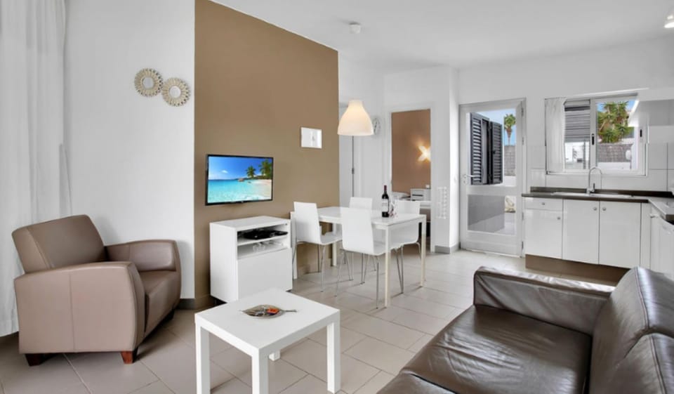 Kitchen or kitchenette, Living room, Dining area