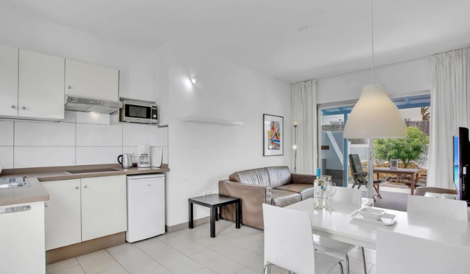 Kitchen or kitchenette, Living room