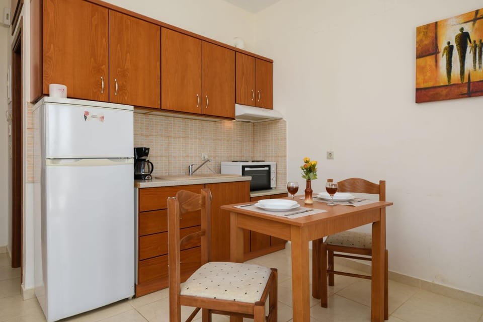 Coffee/tea facilities, Kitchen or kitchenette, Dining area