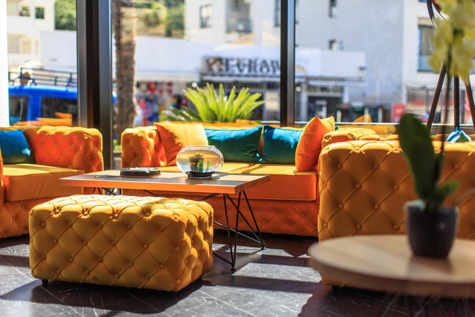 Communal lounge/ TV room, Day, Living room