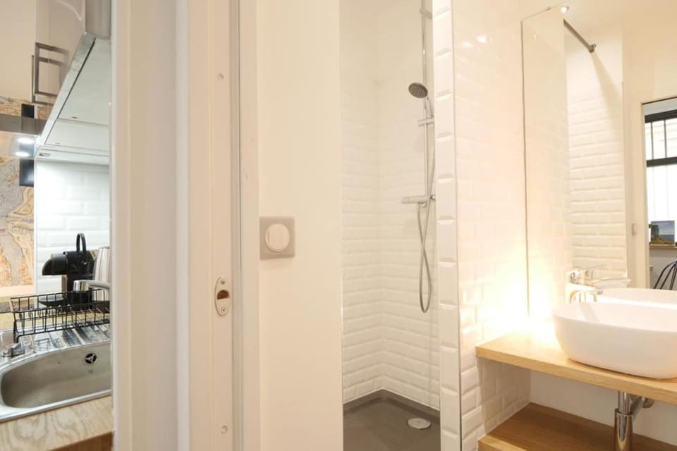 Amazing Comfy Studio - Canal Saint Martin Apartment in Paris