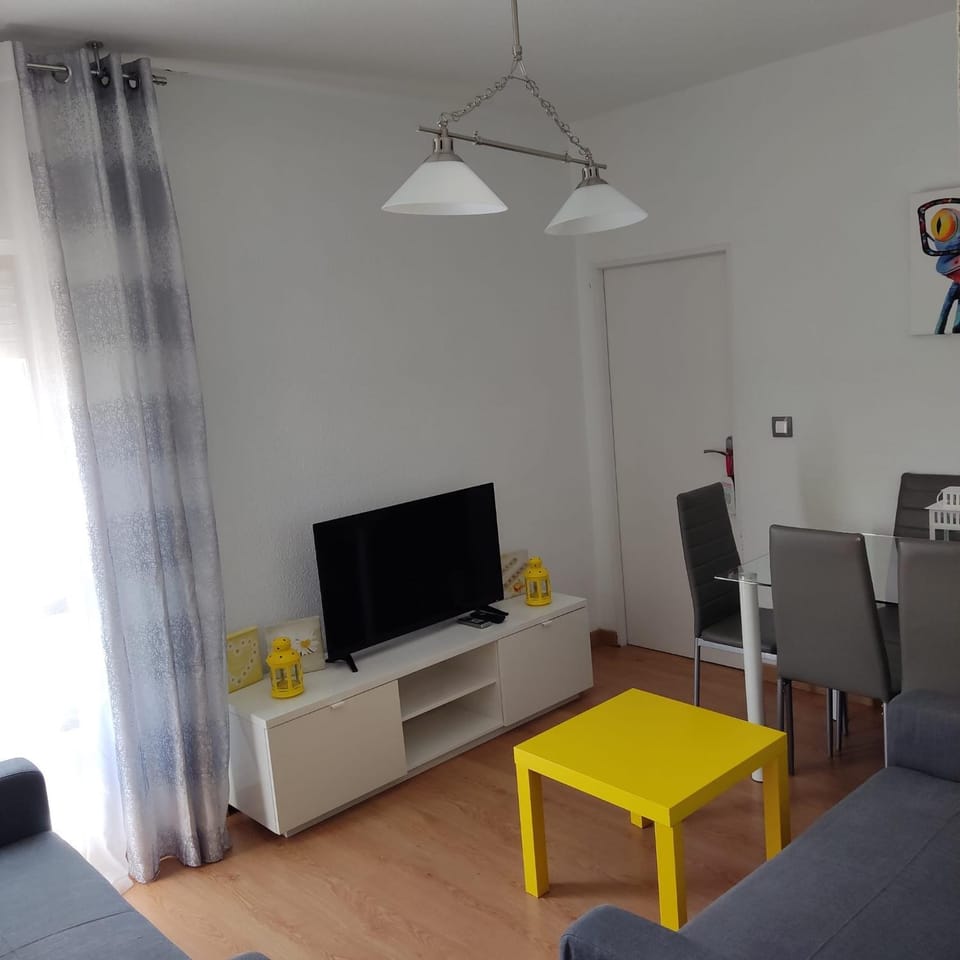 Communal lounge/ TV room, TV and multimedia, Living room