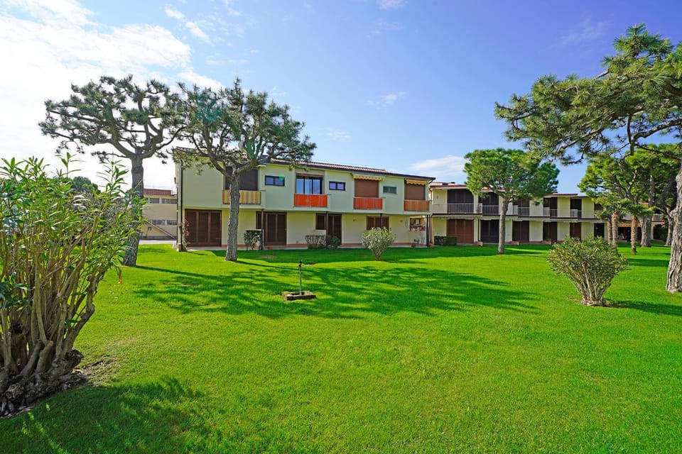 Facade/entrance, Garden view