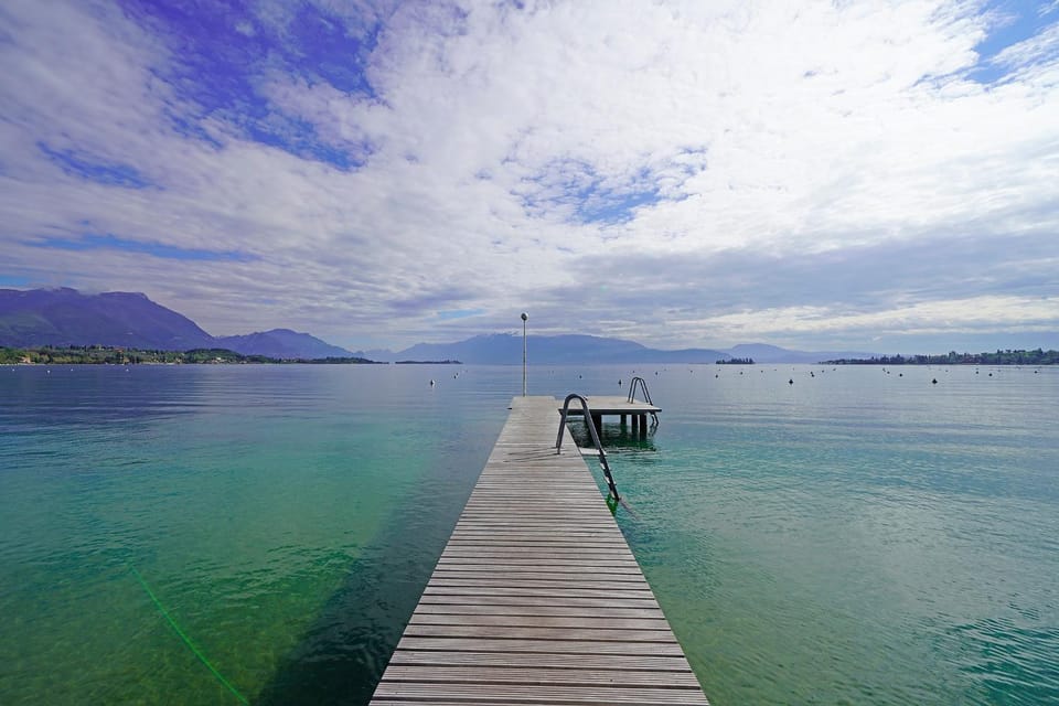 Neighbourhood, Beach
