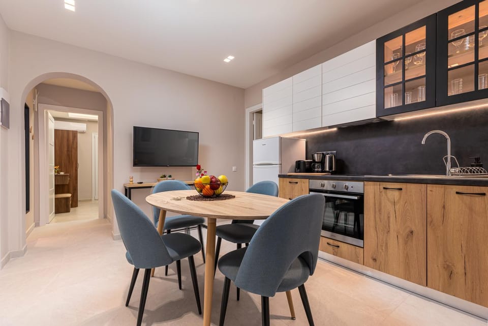 TV and multimedia, Kitchen or kitchenette, Dining area