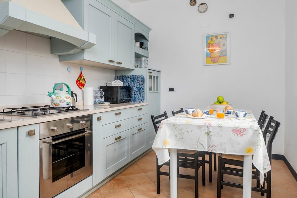 Kitchen or kitchenette, Dining area, dishwasher, oven, stove