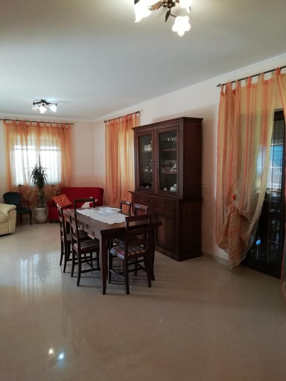 Restaurant/places to eat, Seating area